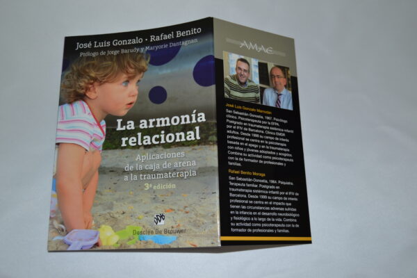 Libro La armonía relacional : Aplicaciones de la caja de arena a la traumaterapia. - Imagen 4